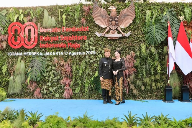 Wakil Gubernur Jawa Timur Emil Dardak bersama istri, Arumi Bachsin. (Instagram @emildardak) 